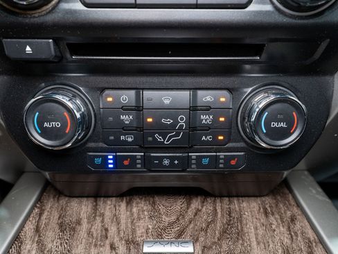 Used 2017 Ford F250 Lariat w/ Lariat Ultimate Package AWD/4WD image 24