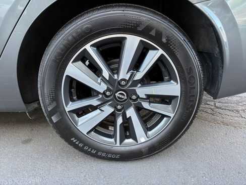 Used 2025 Nissan Versa SV image 28