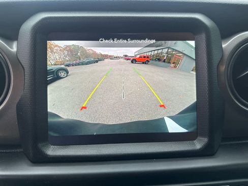 Used 2023 Jeep Wrangler Unlimited w/ Cold Weather Group image 29