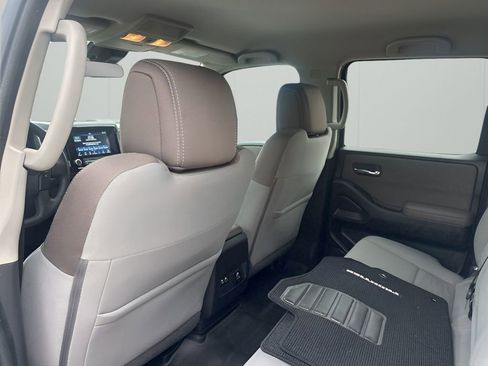 Used 2022 Nissan Frontier SV image 18