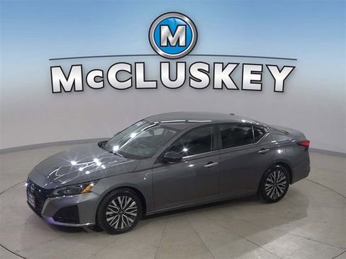 Used 2024 Nissan Altima 2.5 SV image 1