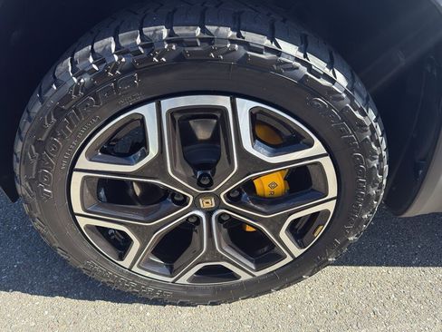 Used 2023 Rivian R1S Adventure image 12