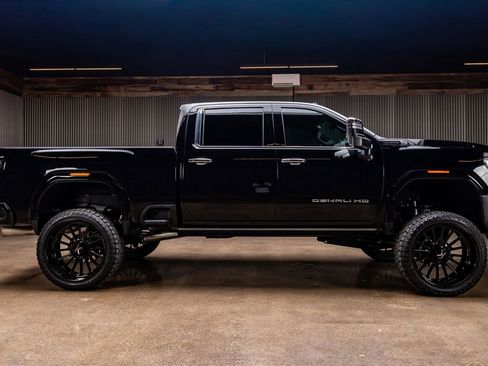 Used 2025 GMC Sierra 2500 Denali Ultimate image 11