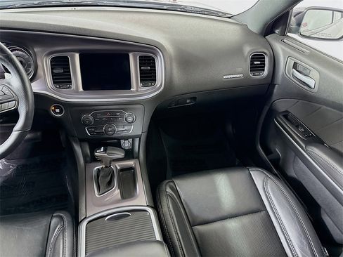 Used 2019 Dodge Charger SXT w/ Cold Weather Package image 27