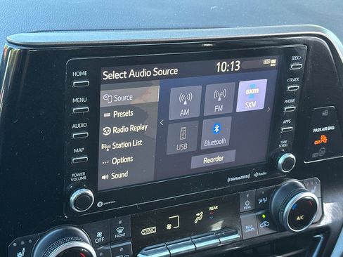 Used 2021 Toyota Highlander XLE image 18