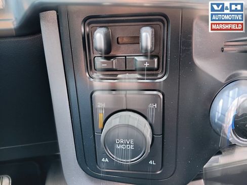 Used 2023 Ford F150 Lariat AWD/4WD image 18