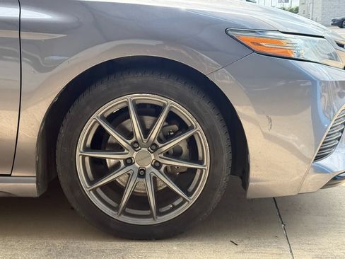 Used 2019 Toyota Camry XSE FWD image 5