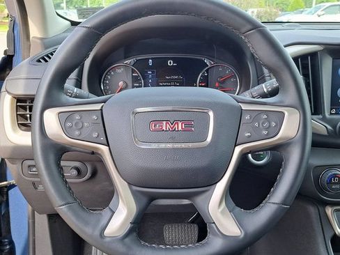 Used 2024 GMC Terrain Denali w/ Denali Premium Package AWD/4WD image 10