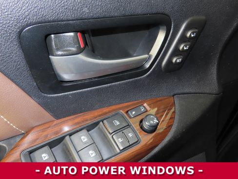 Used 2015 Toyota Sienna Limited image 7