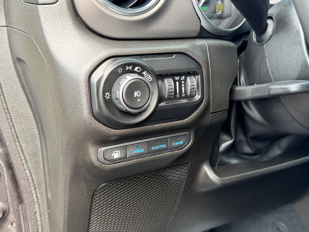 Used 2022 Jeep Wrangler Unlimited Rubicon 4xe w/ Cold Weather Group AWD/4WD image 15