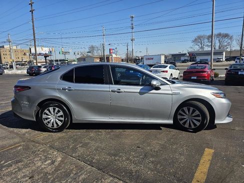 Used 2020 Toyota Camry LE image 4