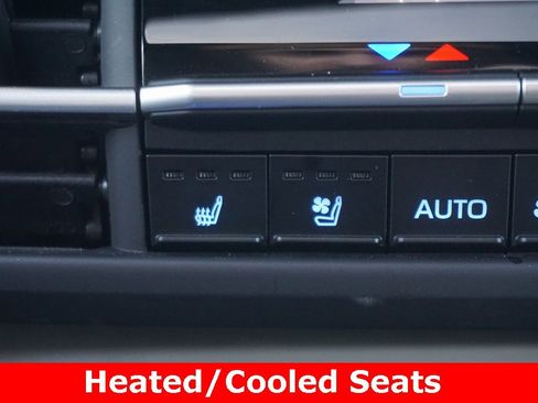 Used 2024 Toyota Sienna Platinum image 9