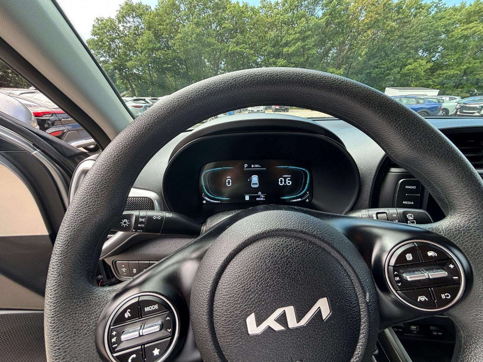 Used 2025 Kia Soul LX w/ LX Technology Package FWD image 39