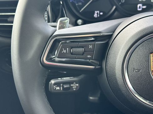 Certified 2025 Porsche Macan AWD/4WD image 27