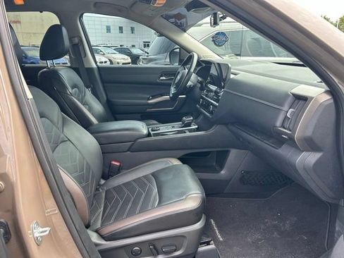 Used 2023 Nissan Pathfinder Platinum w/ Cargo Package AWD/4WD image 12