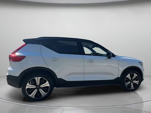 Used 2023 Volvo XC40 Recharge Plus image 31