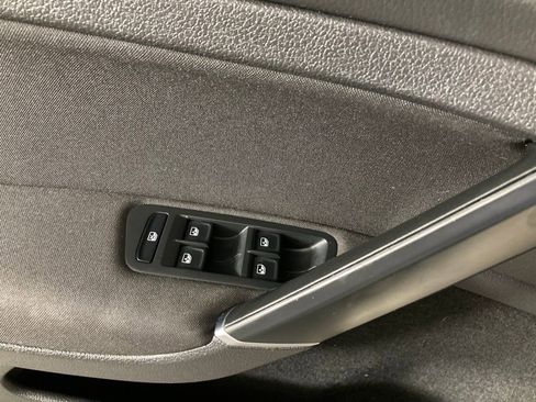 Used 2018 Volkswagen Golf S image 12