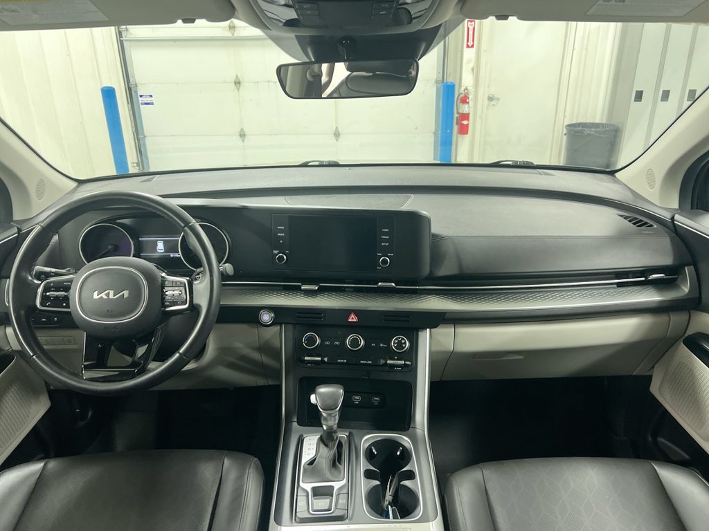 Used 2023 Kia Carnival LX FWD image 10