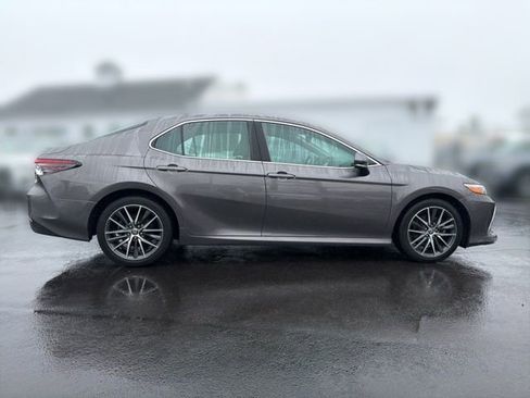 Used 2022 Toyota Camry XLE FWD image 8