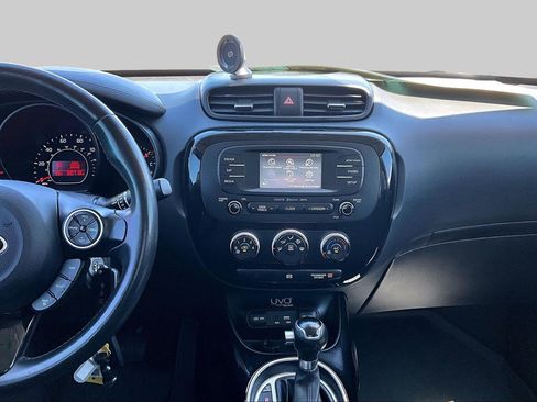 Used 2015 Kia Soul ! FWD image 4