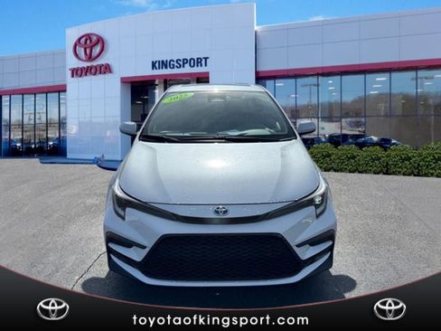 Used 2025 Toyota Corolla SE w/ SE Premium Package image 8