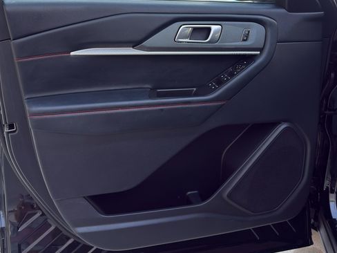 Used 2025 Ford Explorer ST-Line w/ ST-Line Street Pack image 14