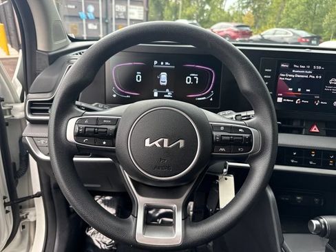 Used 2024 Kia Sportage LX AWD/4WD image 16