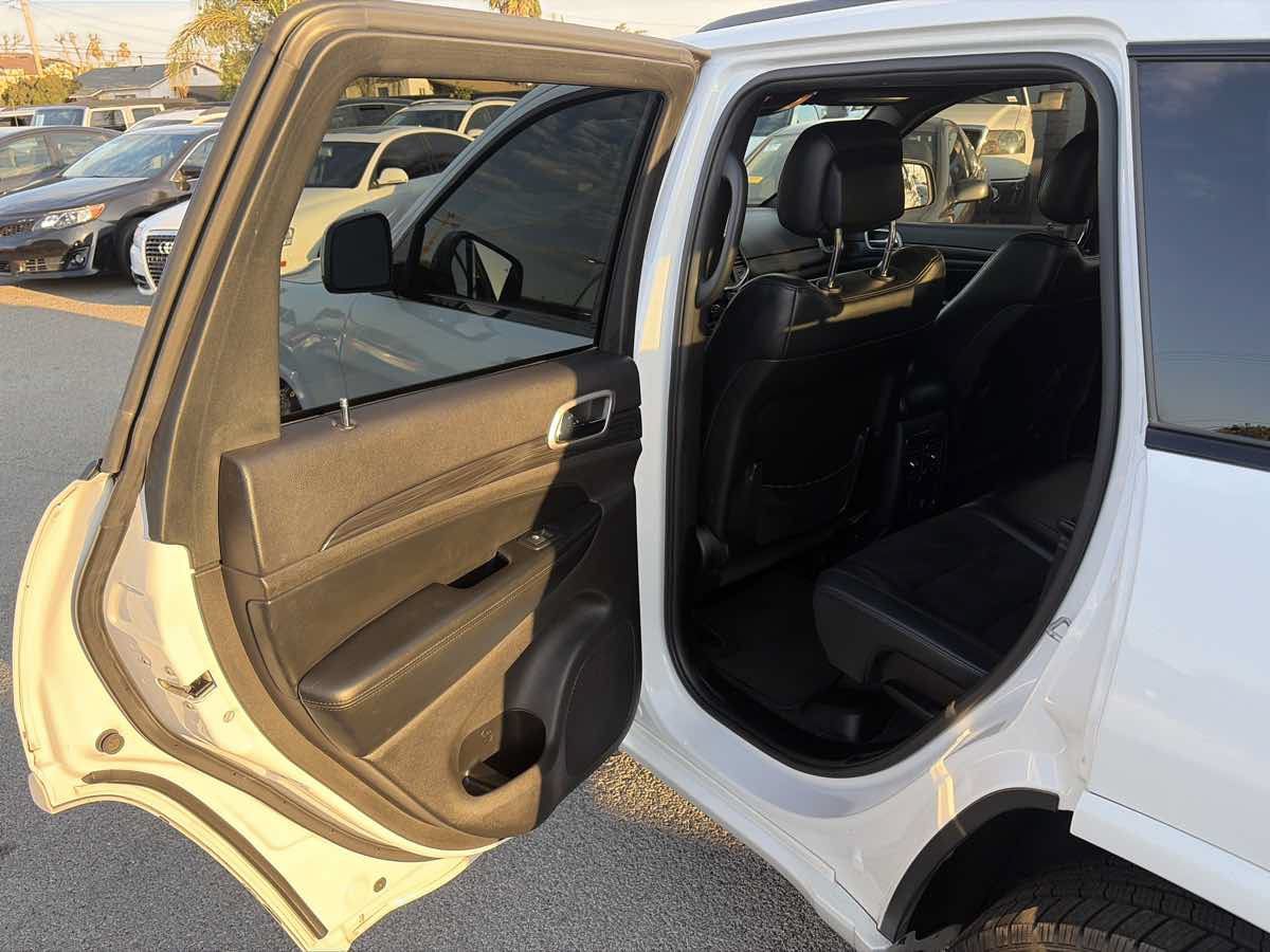 Used 2019 Jeep Grand Cherokee Altitude RWD image 11