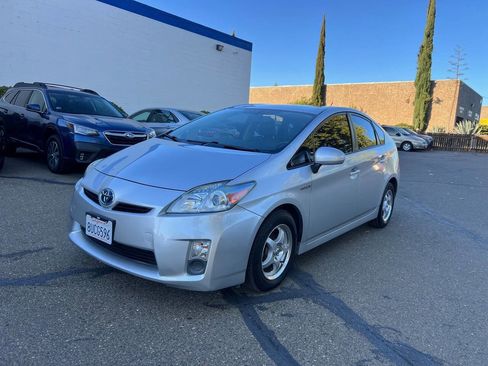 Used 2010 Toyota Prius Five image 1