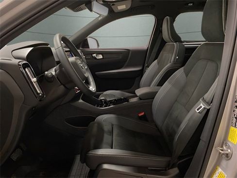 Used 2023 Volvo XC40 Recharge Ultimate w/ Protection Package Premier image 18