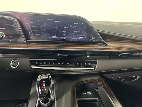 Used 2023 Cadillac Escalade Premium Luxury image 23