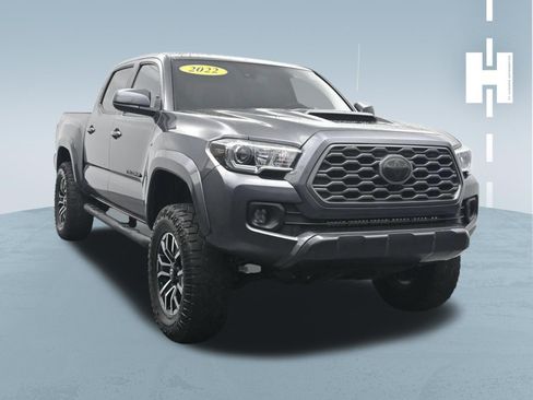 Used 2022 Toyota Tacoma TRD Sport w/ Technology Package AWD/4WD image 3