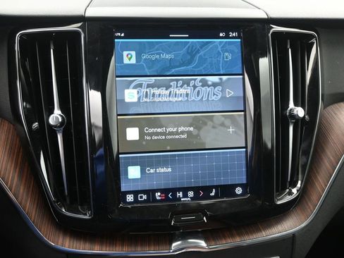 Used 2023 Volvo XC60 B5 Plus image 16