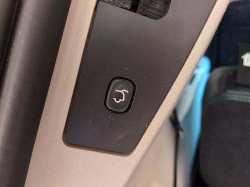 Used 2014 Chrysler Town & Country Touring image 14