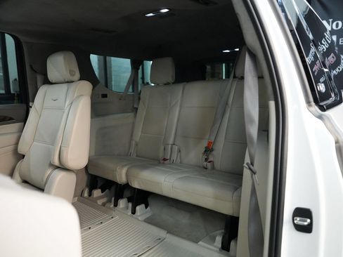 Used 2024 Cadillac Escalade ESV Sport Platinum w/ LPO, ONYX Package AWD/4WD image 34