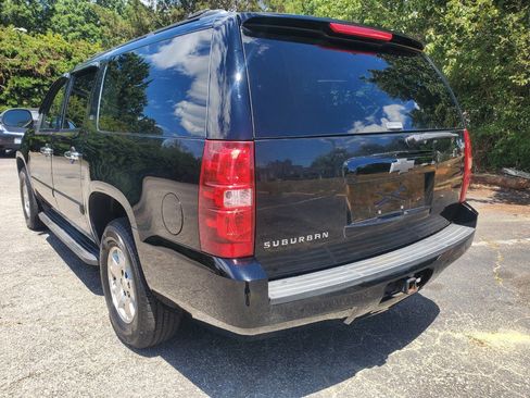 Used 2007 Chevrolet Suburban LT w/ LT Preferred Equipment Group RWD image 5