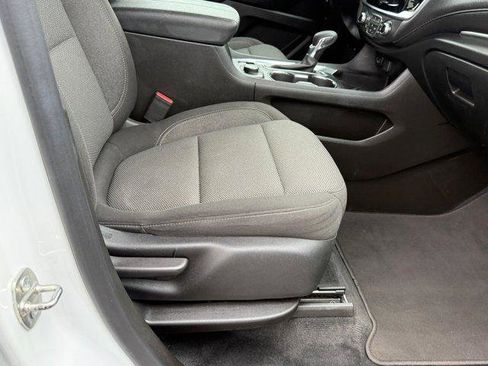 Used 2023 Chevrolet Traverse LT image 13