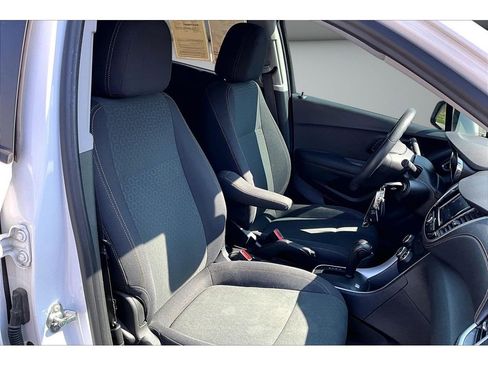 Used 2020 Chevrolet Trax LS w/ Tint and Cruise Package FWD image 10