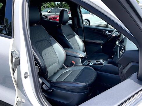 Used 2025 Ford Escape ST-Line w/ Tech Pack #1 FWD image 9