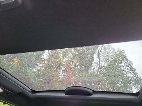 Used 2025 Land Rover Discovery S image 28