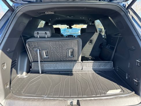 Used 2023 Chevrolet Traverse LT image 20