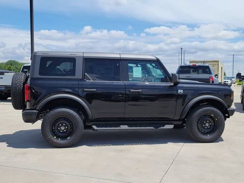 New 2026 Ford Bronco Big Bend w/ Black Diamond Package AWD/4WD image 2