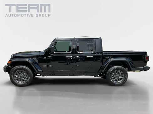 New 2025 Jeep Gladiator Sport image 4