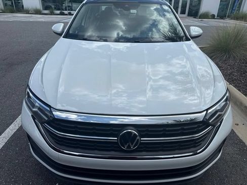 Used 2024 Volkswagen Jetta SE w/ Panoramic Sunroof Package FWD image 2