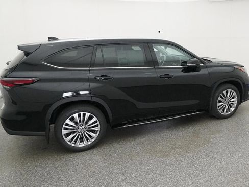 New 2026 Toyota Highlander Platinum image 45