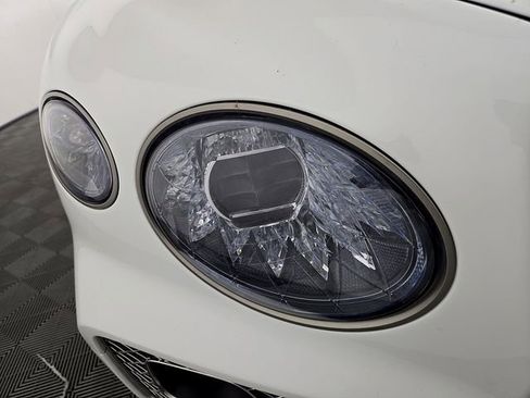 Used 2023 Bentley Bentayga Plug-In Hybrid AWD/4WD image 10
