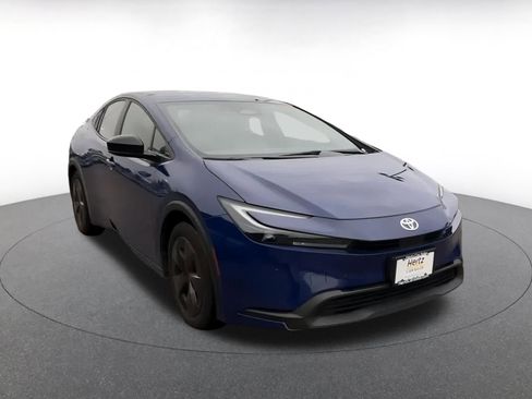 Used 2025 Toyota Prius LE image 3