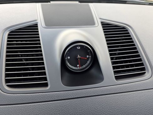 Used 2023 Porsche Cayenne Platinum Edition image 36