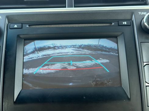 Used 2017 Toyota Camry LE image 29