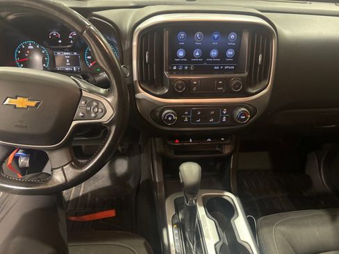 Used 2022 Chevrolet Colorado LT w/ LT Convenience Package image 2